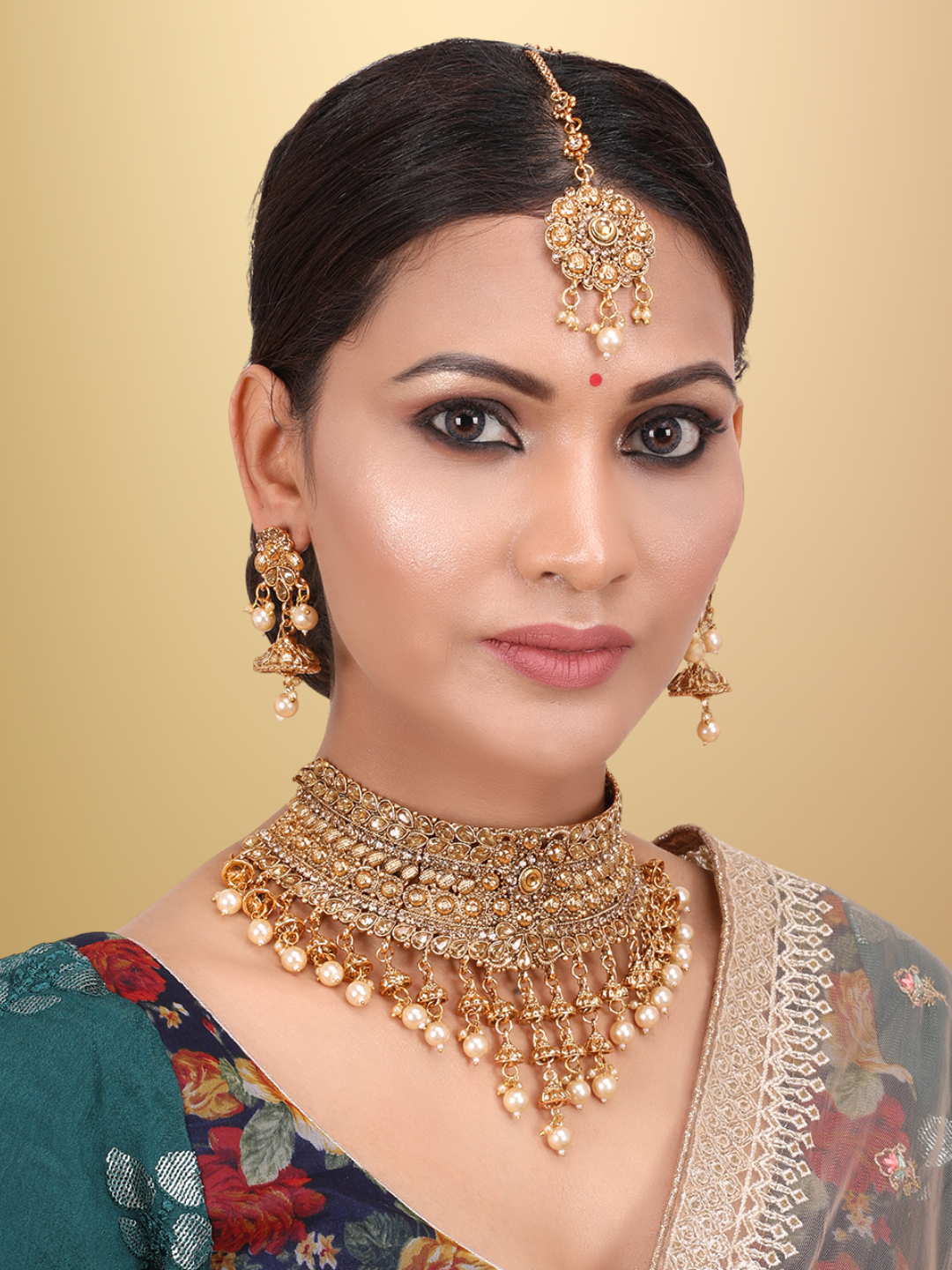 Gold-Plated & White Kundan-Studded & Pearl Beaded Jewellery Set