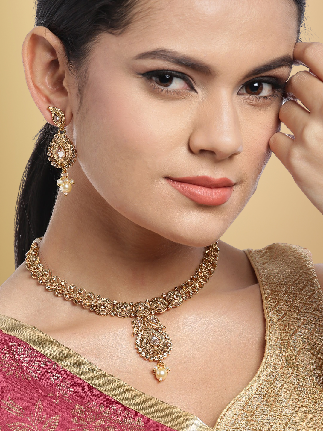Off-White Gold-Plated Stone Studded & Beaded Handcrafted Jewellery Set