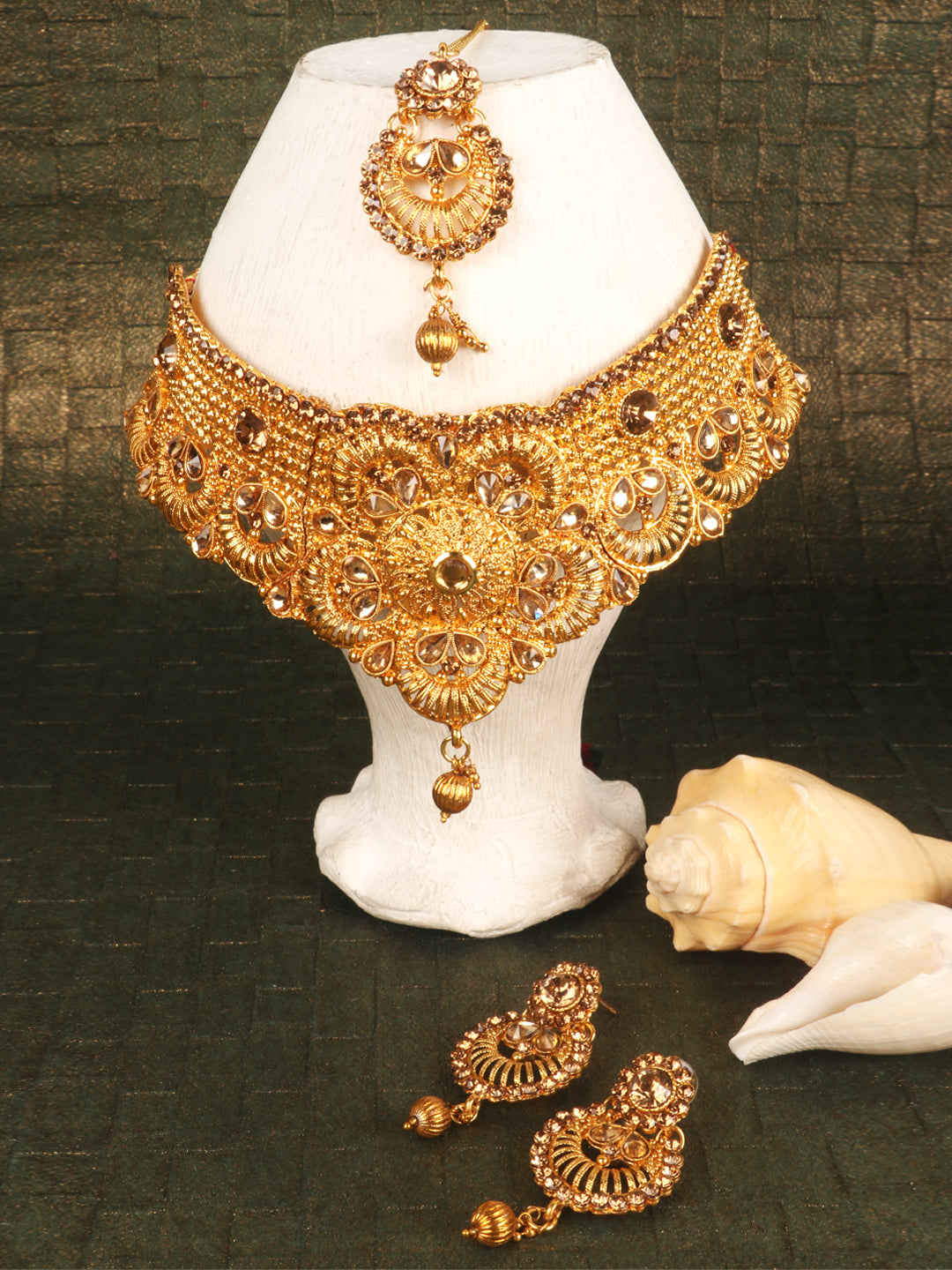 Gold-Toned Gold-Plated Stone-Studded Choker Jewellery Set