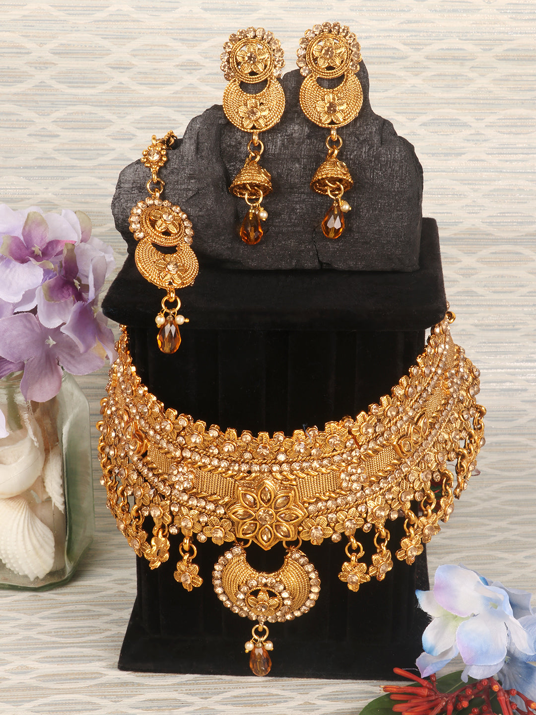 Gold-Toned Gold-Plated Stone-Studded Choker Jewellery Set