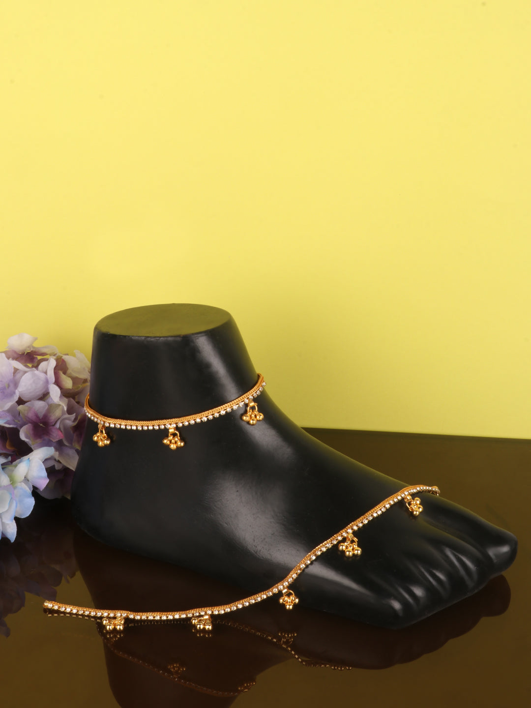 Gold-Toned Stone Studded Ghungroo Detail Anklet