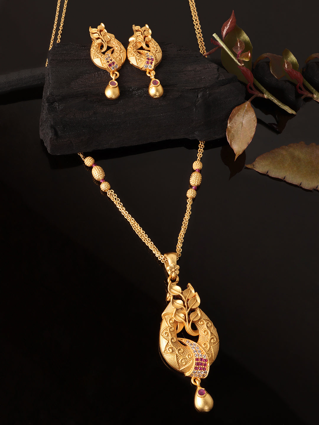 Gold-Plated Stone-Studded & Beaded Jewellery Set