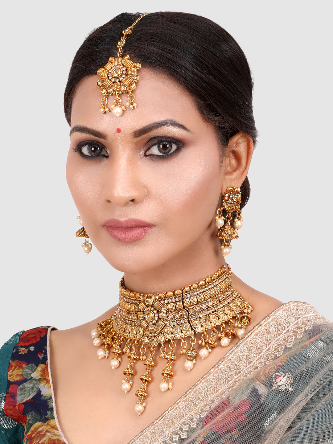 Gold -Toned Floral Stone Studded Choker Set