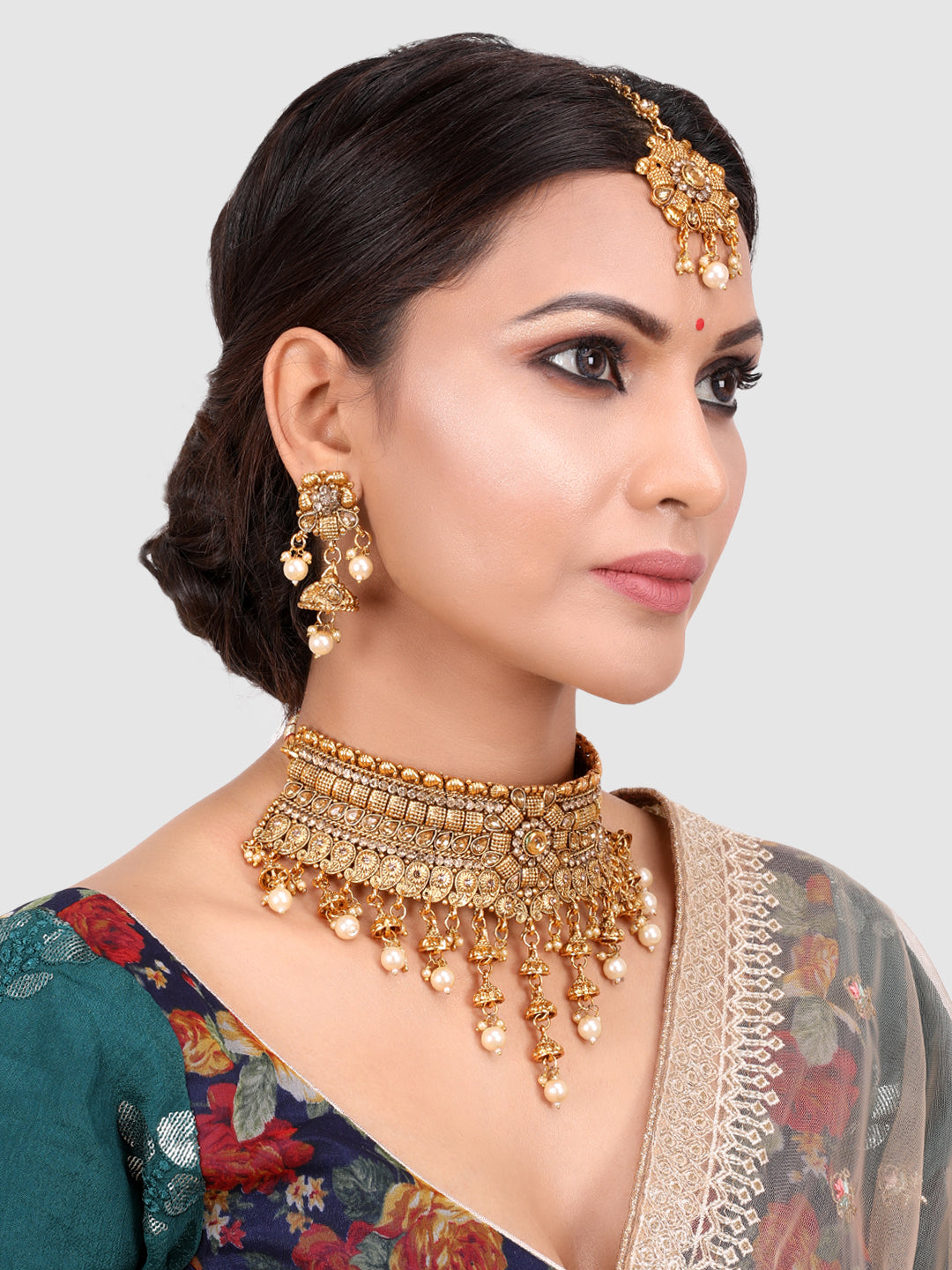 Gold -Toned Floral Stone Studded Choker Set