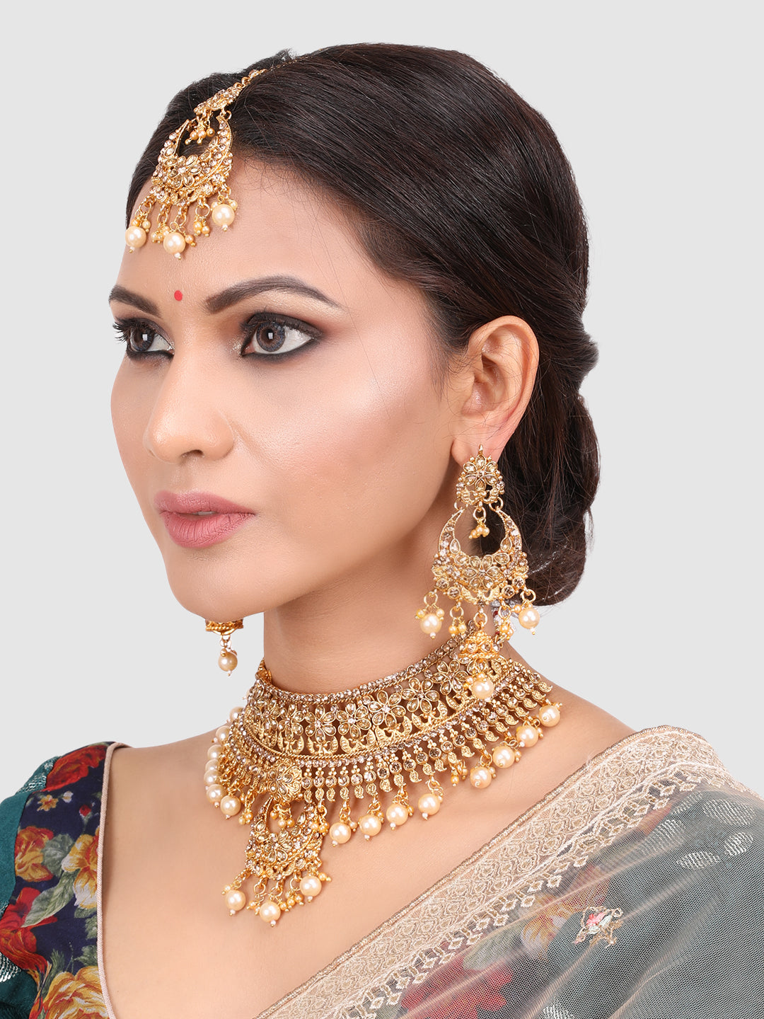 Gold-Plated & Beige Kundan-Studded & Beaded Traditional Jewellery Set