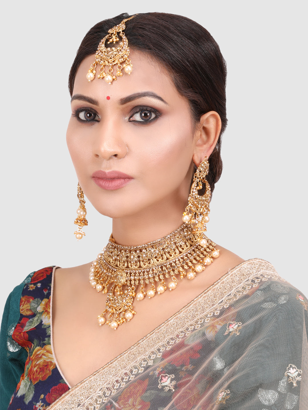 Gold-Plated & Beige Kundan-Studded & Beaded Traditional Jewellery Set