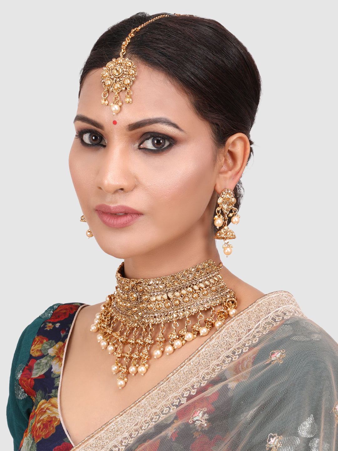 Gold-Plated & White Kundan-Studded & Pearl Beaded Jewellery Set