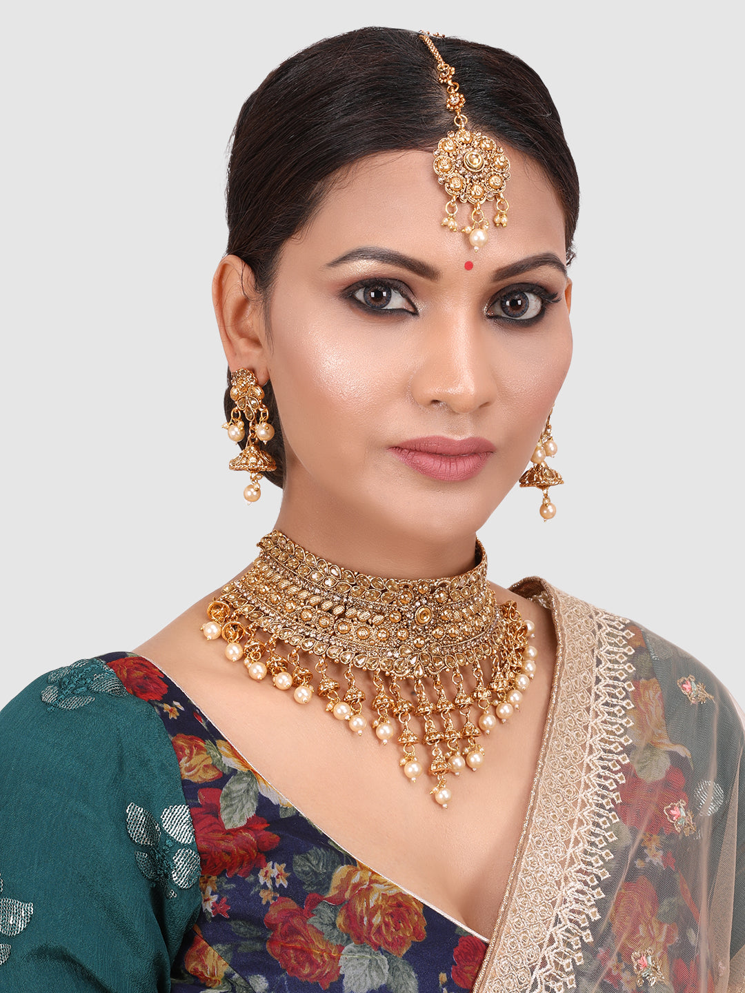 Gold-Plated & White Kundan-Studded & Pearl Beaded Jewellery Set