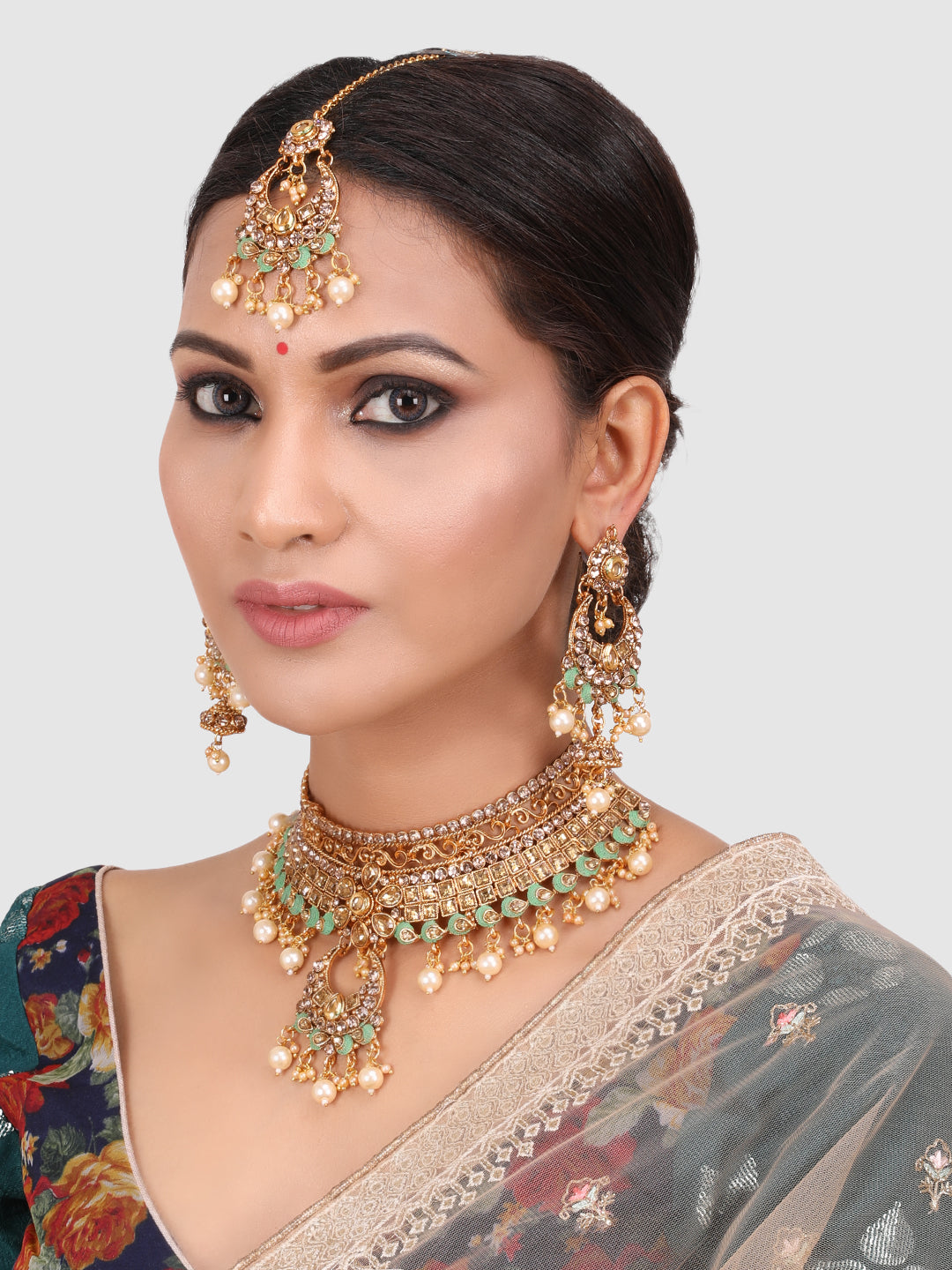 Gold-Plated Sea Green & White Kundan-Studded & Pearl Beaded Vilandi Jewellery Set