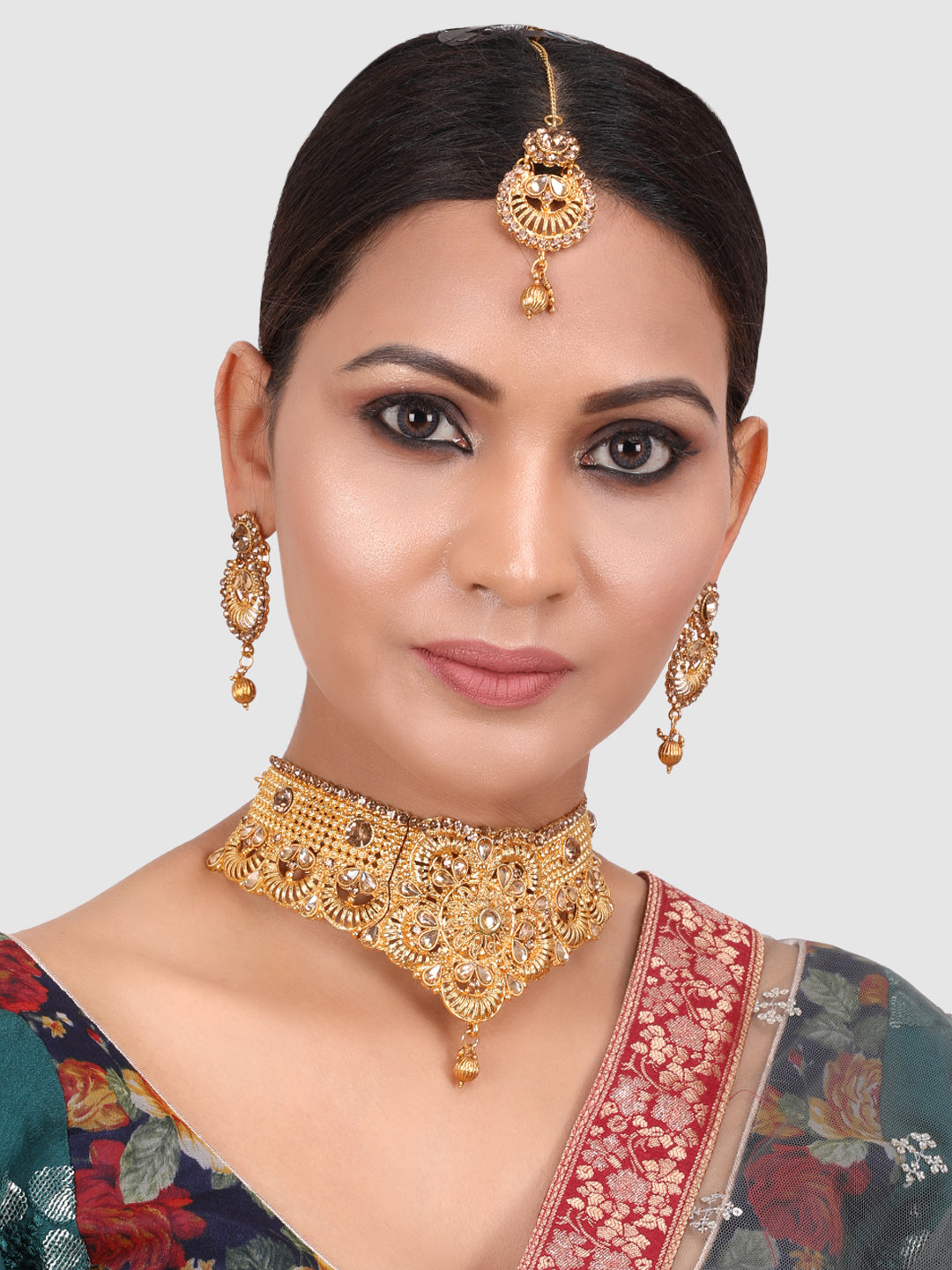 Gold-Toned Gold-Plated Stone-Studded Choker Jewellery Set