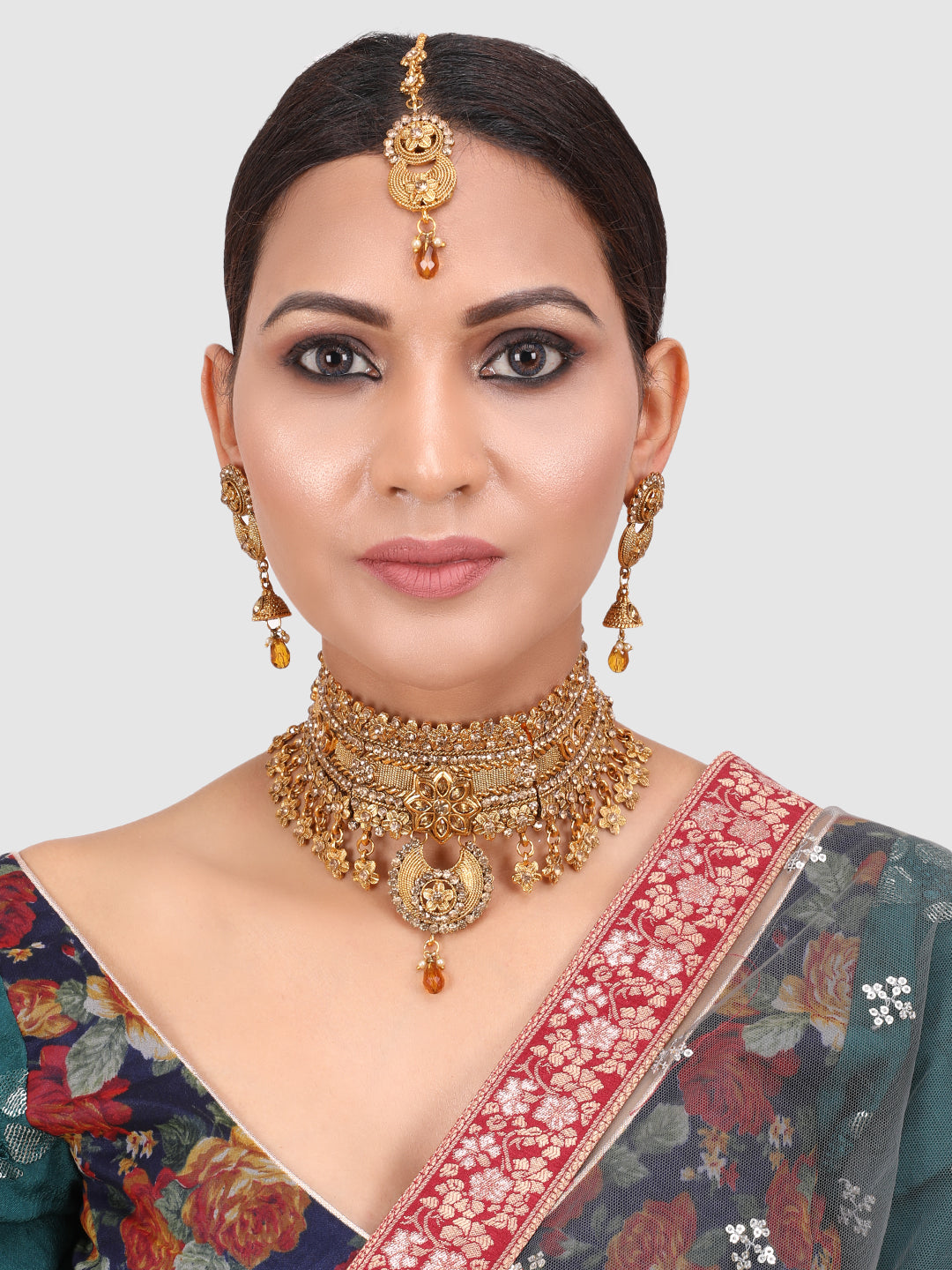 Gold-Toned Gold-Plated Stone-Studded Choker Jewellery Set