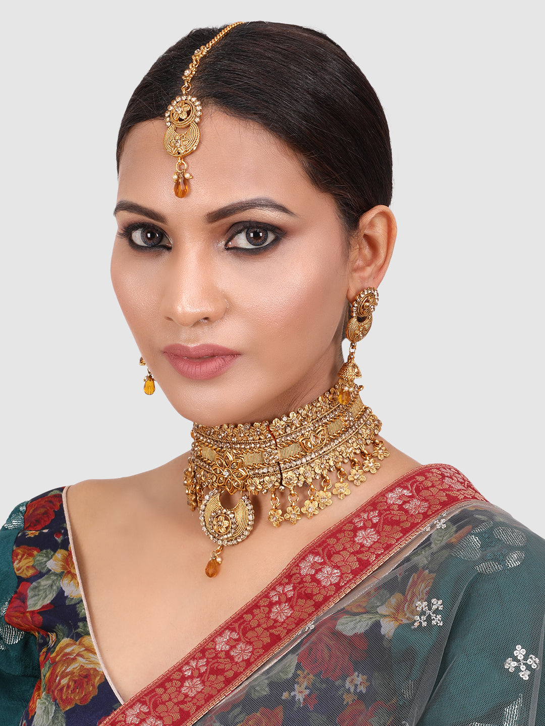 Gold-Toned Gold-Plated Stone-Studded Choker Jewellery Set