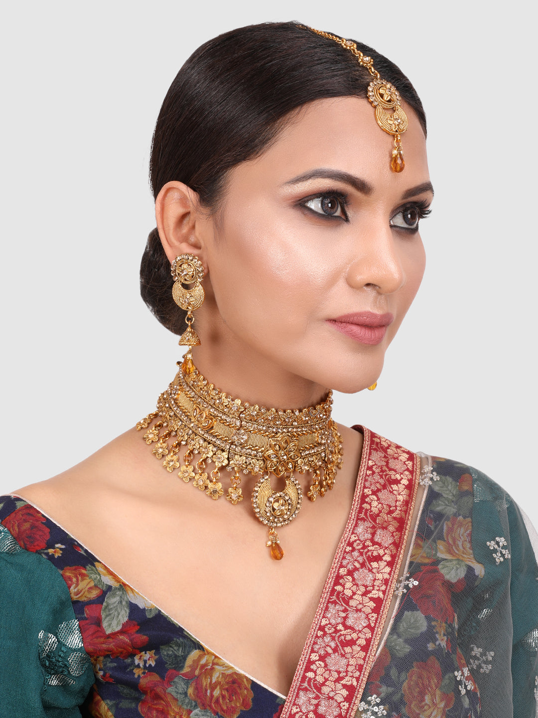 Gold-Toned Gold-Plated Stone-Studded Choker Jewellery Set