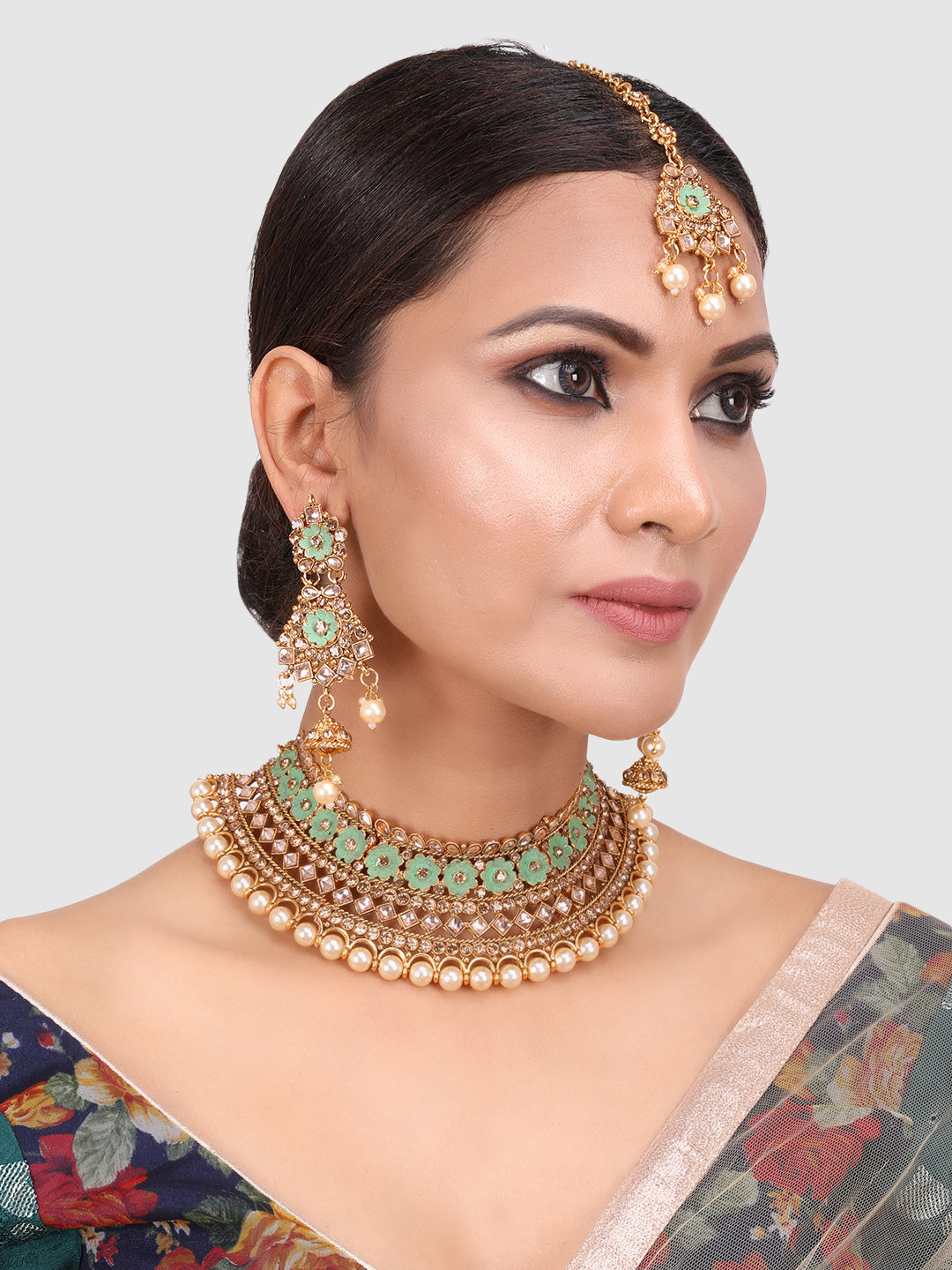 Gold-Plated Sea Green & White Kundan-Studded & Pearl Beaded Vilandi Jewellery Set