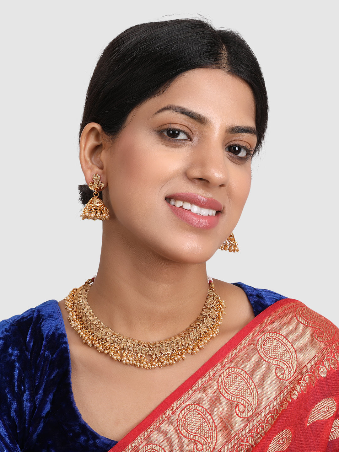 Women Gold-Plated Pearl Studded Jewellery Set