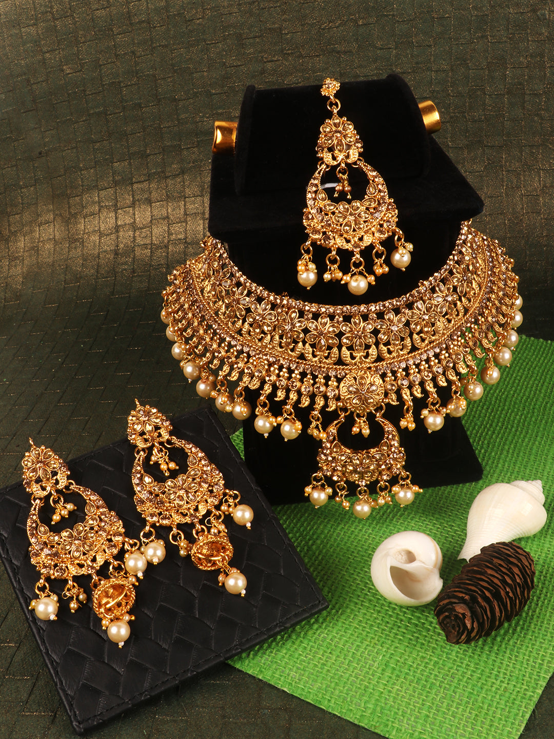 Gold-Plated & Beige Kundan-Studded & Beaded Traditional Jewellery Set