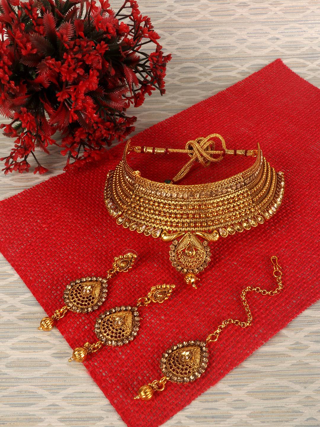 Gold-Plated White Kundan-Studded & Pearl Beaded Vilandi Jewellery Set