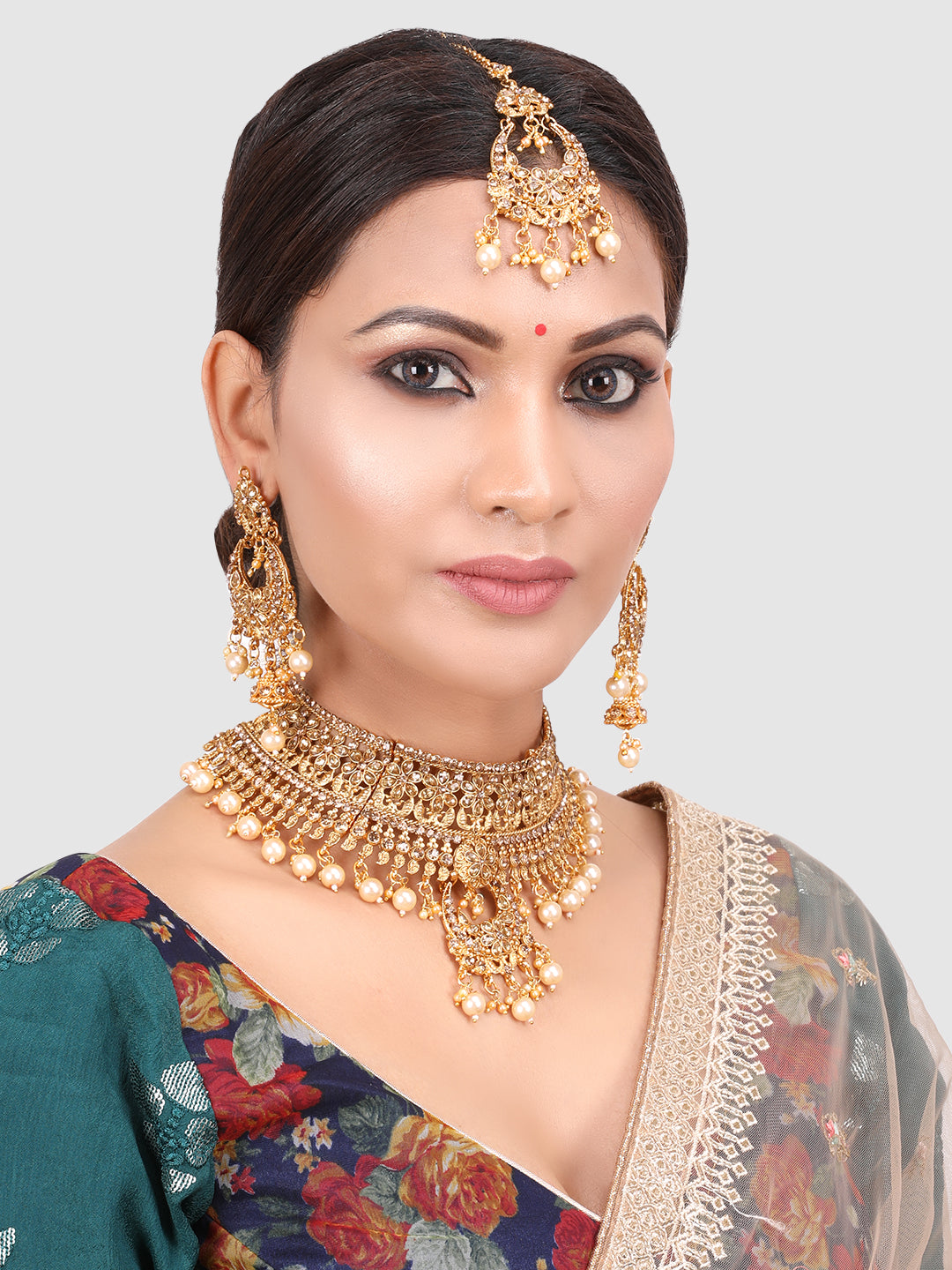 Gold-Plated & Beige Kundan-Studded & Beaded Traditional Jewellery Set