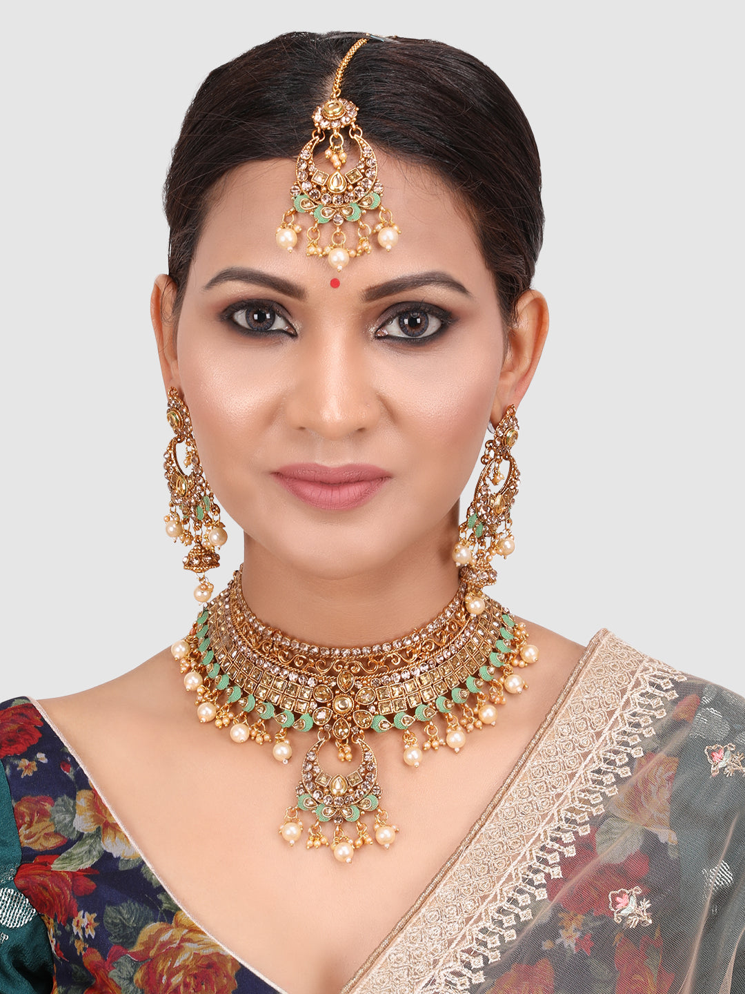 Gold-Plated Sea Green & White Kundan-Studded & Pearl Beaded Vilandi Jewellery Set