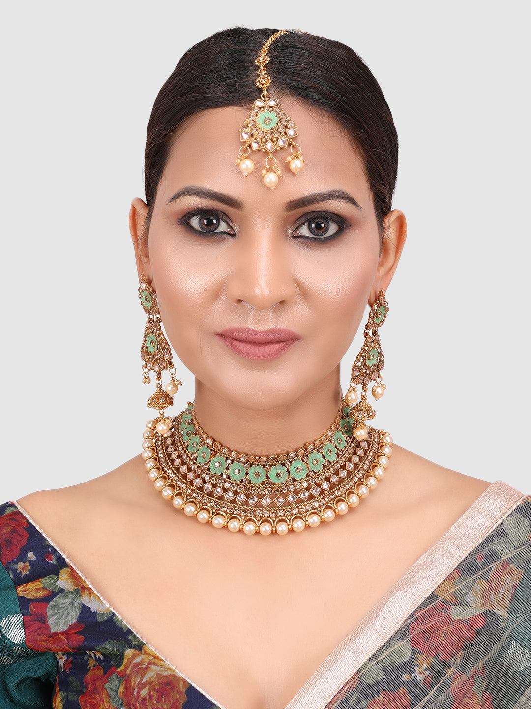 Gold-Plated Sea Green & White Kundan-Studded & Pearl Beaded Vilandi Jewellery Set