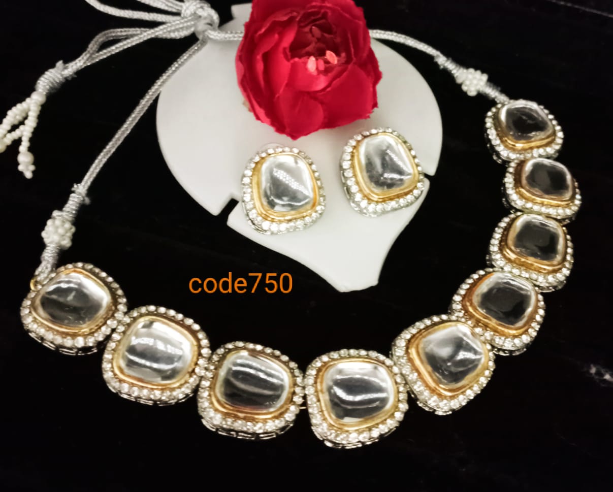 Single Layer Broad  Square Kundan Necklace Set